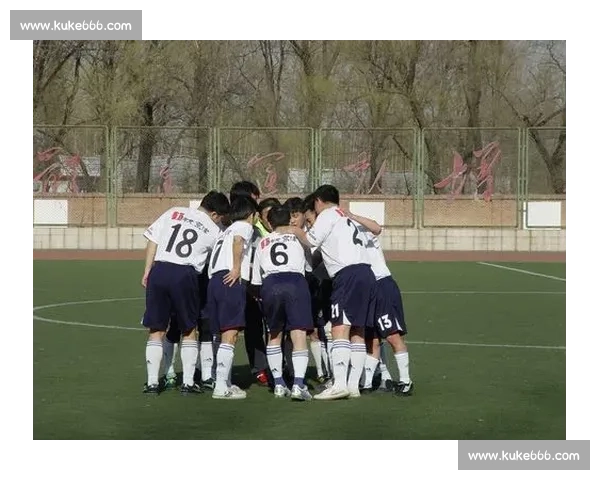 厂超赛场：车间同袍，绿茵较量